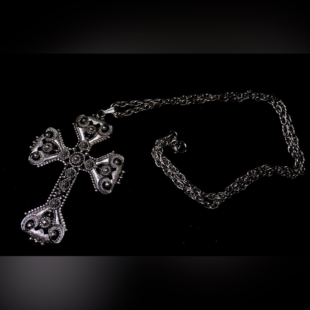 Vintage 1974 Sarah Coventry Silver Tone Florentine Cross